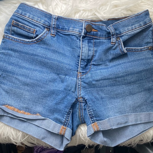 NY&C Women's Size 0 Blue Denim Rolled
Cuff Shorts - Picture 2 of 9